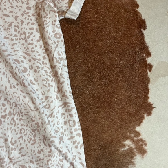 Boutique top 
size XL 
Reminds me of a thin sweatshirt material! - Picture 2 of 3